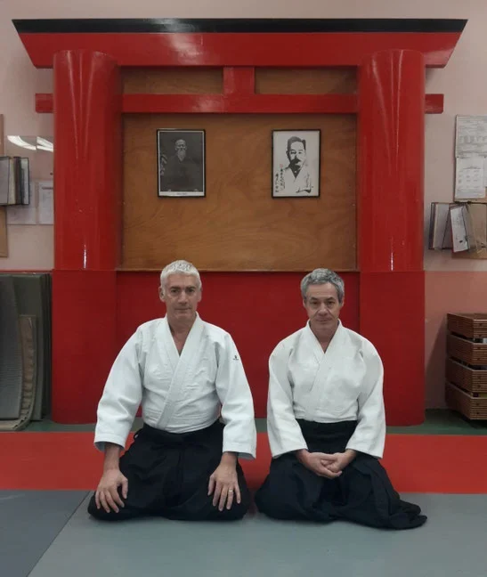 Pascal-et-Gilles_-enseignants-de-l_Aïkido-senior Pascal Weickert et Gilles Bonnot gradés en Aïkido Karaté. Ils vous enseigneront une activité physique senior adéquate selon vos besoins et conditions physiques.