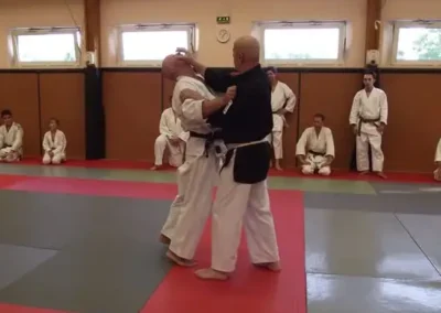 Karaté self-défense Shito-Ryu à Valentigney. Claude Gentil démontre une technique de Karaté adaptée à la self défense